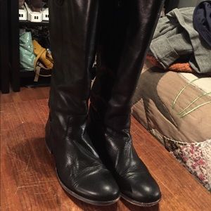 Frye Melissa Pull on Button Boots